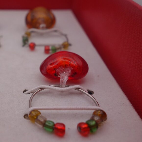 One(1) Heart Wine Stopper and Four(4) Wine Charms - Picture 13 of 15